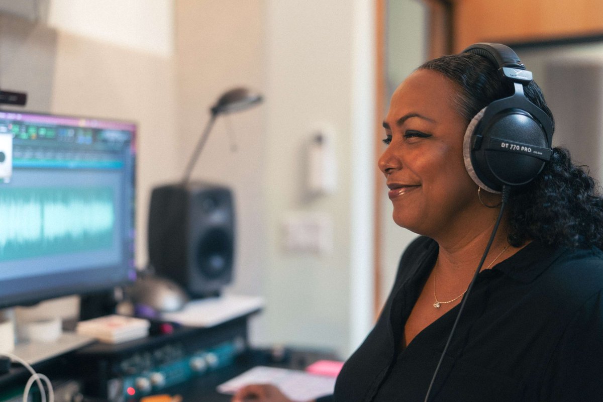 OdduaAudio's tweet photo. Your story deserves to sound as meaningful as it feels.
Hummingbird Hut Recording Studio provides an acoustically treated, soundproofed Oakland space for authors, musicians, voice artists, and podcasters.
https://t.co/A7Obnc9gsK
#AudiobookRecording #HummingbirdHut https://t.co/1zqrcYCQjw