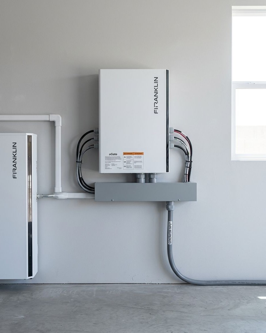Clean_Solar's tweet photo. Tired of PG&amp;E outages?

The Franklin aGate integrates standby or portable generators, sharing the load to power your home and recharge aPower 2 batteries.

Self-checks ensure flawless starts when the Bay Area grid fails. Ask our team to learn more! #CleanSolar https://t.co/4wV4xWg4Ft