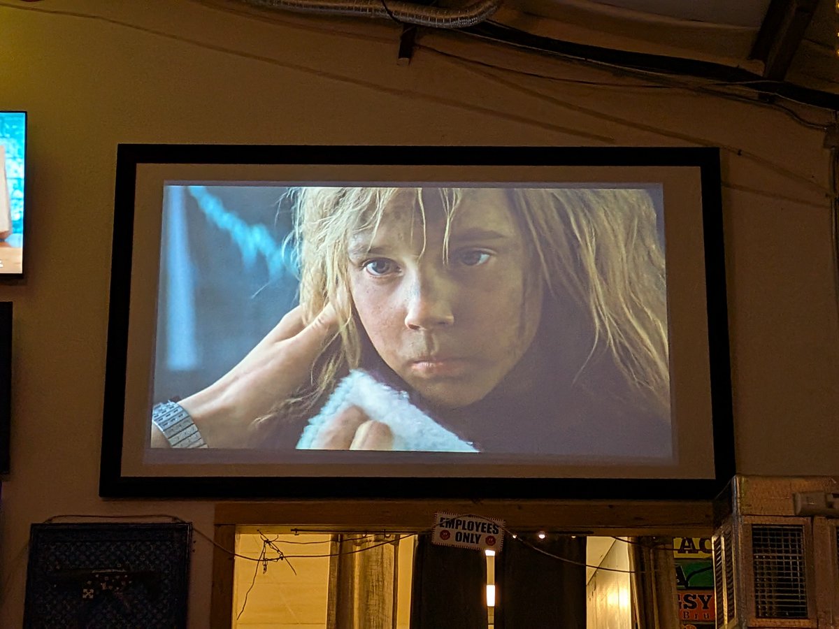 CodeGeekATX's tweet photo. Birthday beer and the 1986 cinema masterpiece Aliens at my local brewery @RealCarrieHenn @lancehenriksen @GunnerGale https://t.co/jXVm0bHTls