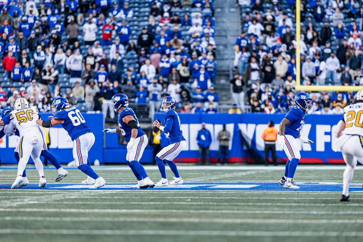 GOATIFYsports's tweet photo. The Giants are starting J.J. McCarthy against Houston. His 243-yard fourth quarter earned the shot; a full game will test the decisions. #Giants #NFL #McCarthy

https://t.co/4Q5PmflvFt https://t.co/EevcMKrCmq