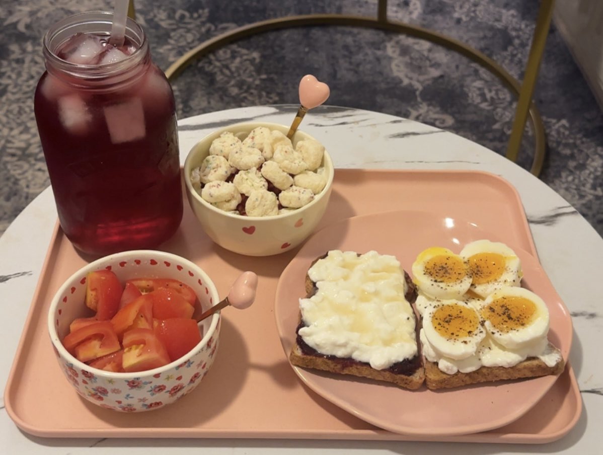 _elisdiary tweet picture