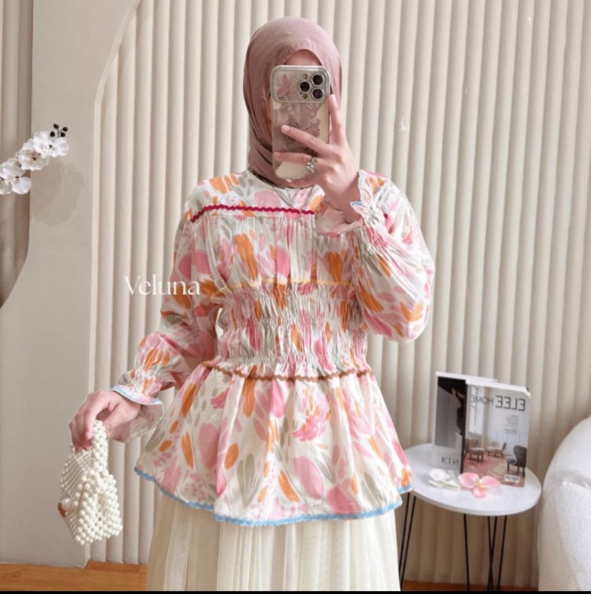 secretelyovff's tweet photo. kalau kamu suka blouse dengan motif yang cantik, coba lihat item ketiga ini! 🌷 modelnya feminin dengan aksen renda yang bikin penampilan makin kece tanpa perlu banyak aksesoris

https://t.co/cE7KFaSVyv https://t.co/kTe5FcuMUY
