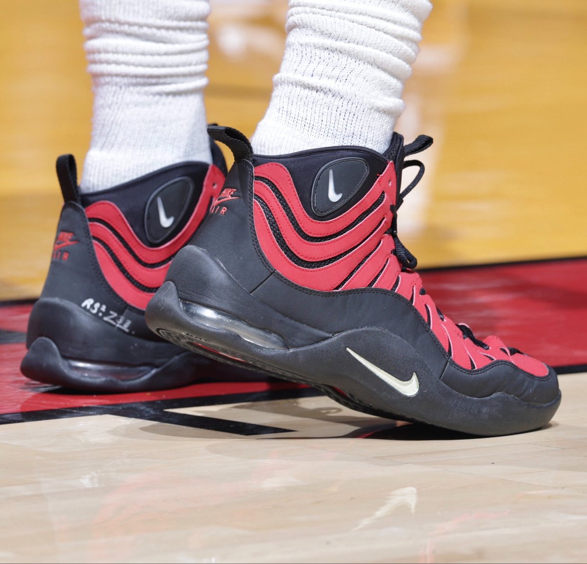NickDePaula's tweet photo. Family business.

Tim Hardaway Jr. breaks out his father’s shoe — the Nike Air Bakin — for his Miami Heat debut in #10 🔥🔥🔥🔥 https://t.co/TTDBAaqeis