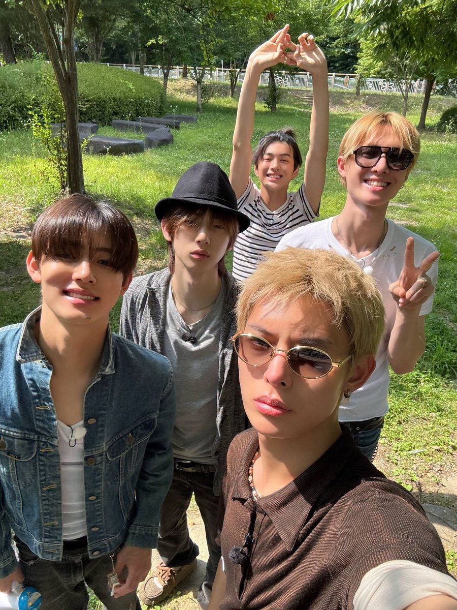 Wueii_17's tweet photo. @cortishieldvn I love how CORTIS dares to be different and expresses their own artistic vision.

#CORTIS #코르티스 https://t.co/P0mo0CbM2J