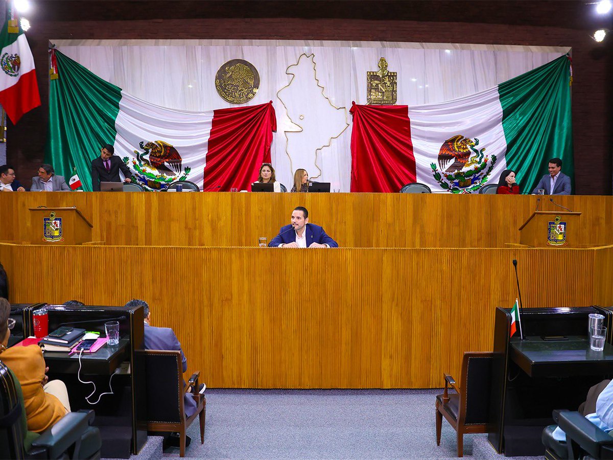 reportecoco's tweet photo. @Simeprode_NL a través de su titular Francisco Silva Soto informó ante Diputados locales el proceso para el manejo y aprovechamiento se residuos y de los recursos que legan cada año #5InformeGobierno @samuel_garcias https://t.co/5RqwBXlx5C