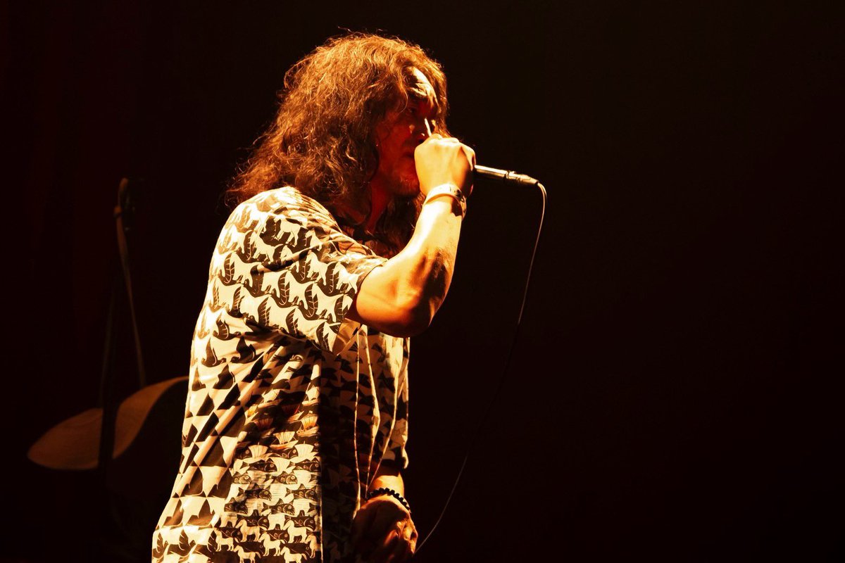 MOTEKI_G_FREAK's tweet photo. 燈ツアーが始まった
アコースティックとフルセットのコンボツアー
初日はビルボード横浜にてアコースティックで2本立て
スタッフやフロアまでもが普段とは何もかも違う雰囲気の中、全てがライブハウスでは絶対にあり得ないセミフォーマルな空間だった
飲まれないように

写真はカズハム@kazuyakohsakaa https://t.co/IlhZrk7ACt