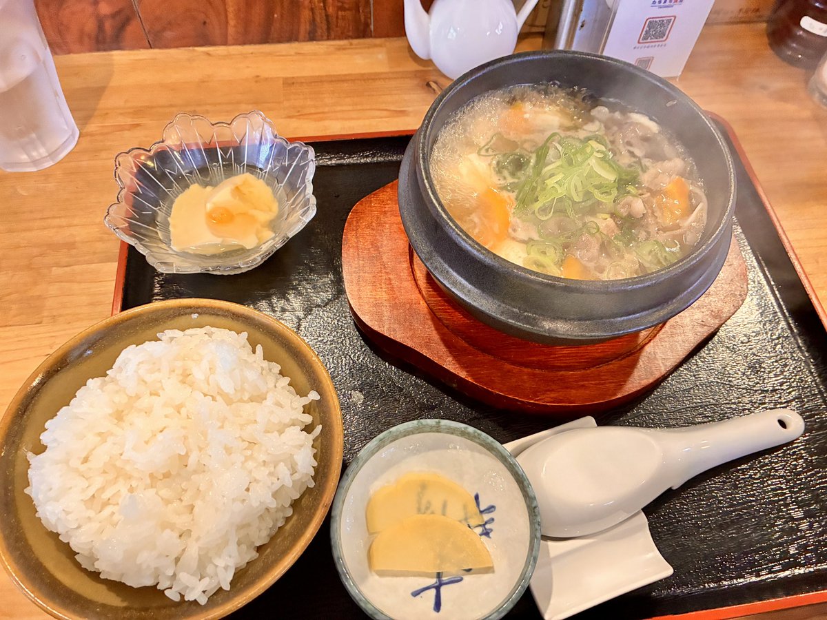oremeshi63's tweet photo. 東広島市八本松南　たちまち食堂

だし巻き卵と肉吸いが大人気らしいのでやって来た。
だし巻き食べる気満々だったけど、
肉吸い定食にしろと、悪魔が囁いた。
卵かけご飯がおすすめ？ならば、卵追加。ほぉ？たまごプリンも人気か、頼んでみよう。

え❓肉吸い満足セット⁉️そんなのがあったのか‼️ https://t.co/mteNZoxQtJ