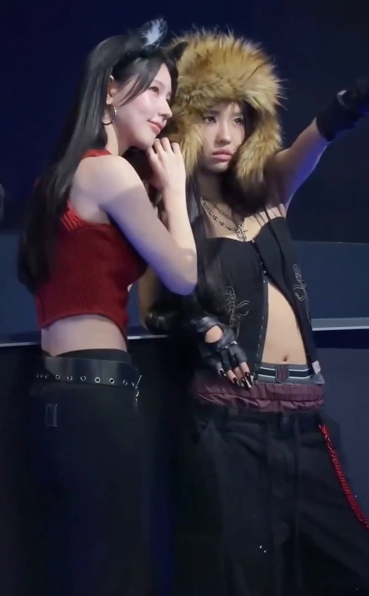 _jaxtaposition's tweet photo. their contrasting auras are actually insane….i need cube to drop those akali ahri selfies NOW https://t.co/k6tJl18ZdD