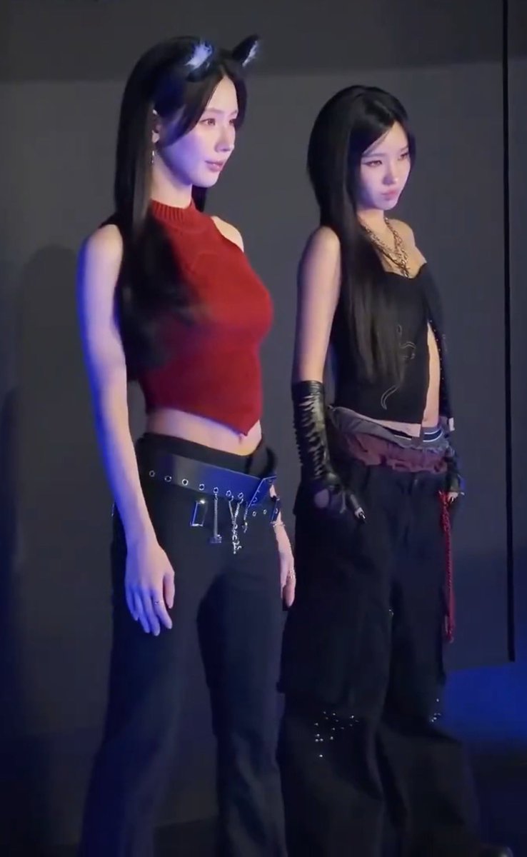 _jaxtaposition's tweet photo. their contrasting auras are actually insane….i need cube to drop those akali ahri selfies NOW https://t.co/k6tJl18ZdD
