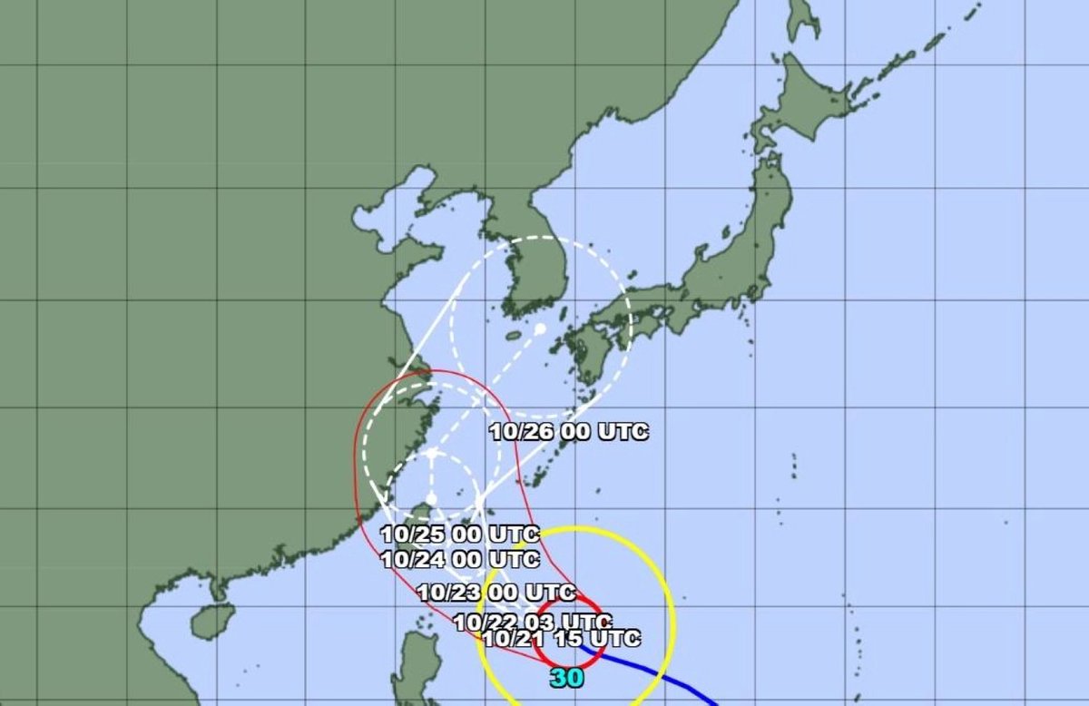 LeCochonk's tweet photo. @N1hility0_ Bajillionth storm this year for me if it does hit west or south Japan 😔 https://t.co/tKzmfVQjbZ