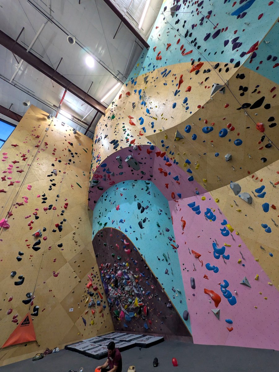 macbethAI's tweet photo. Making a pit stop in El Paso 🧗‍♂️ https://t.co/QNGX4eBhnZ