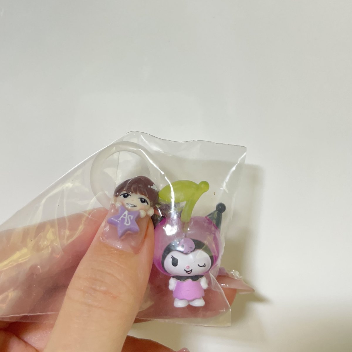 SN___05____'s tweet photo. 深澤くんがもらってたサンリオくだもの、わたしも持ってるよー！紫が良くてクロミちゃんだけど… https://t.co/EyhPFrhAa2