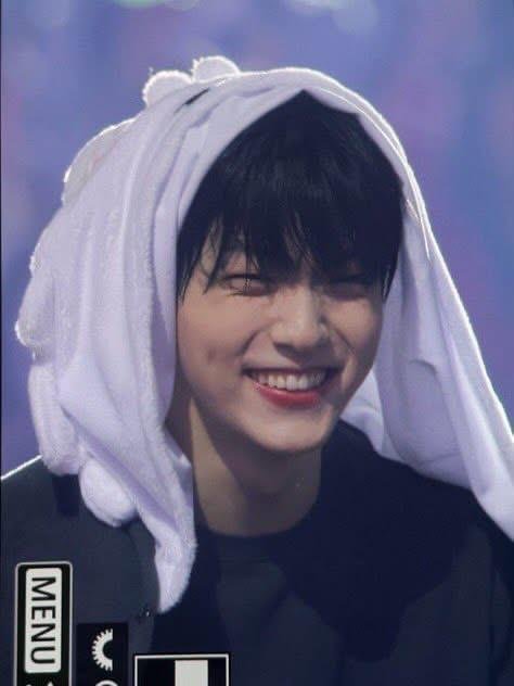 mayrx555's tweet photo. @txtmoafrance304 is so cute, i love him 😭❤️
#soobinsmile https://t.co/sHwS4Vhg2G