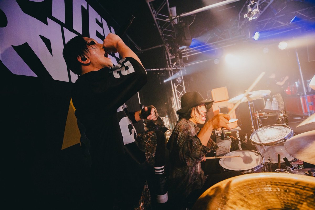 ROTTEN_KYOTO's tweet photo. 10/21 "響都超特急TOUR2026"
CLUB JUNK BOX
w/ENTH @ENTH_official 

Photo by @kawado_photo 

 #ロットン  #rottengraffty https://t.co/td1EoAH81a
