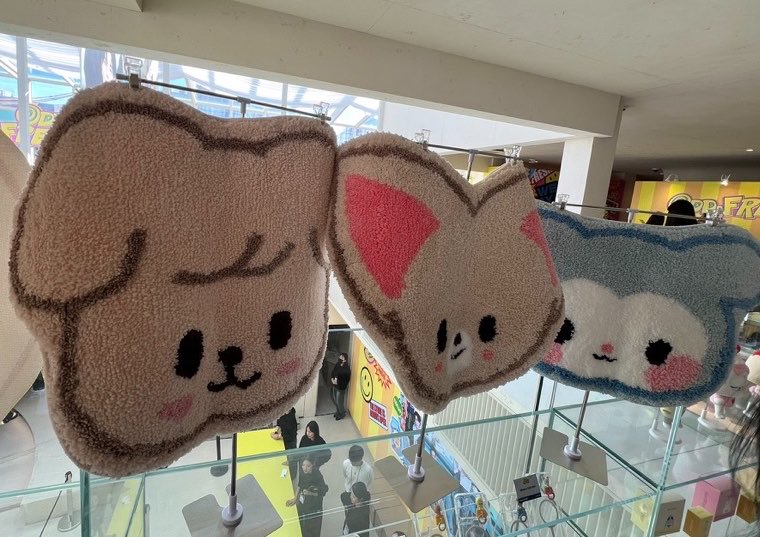 shoyoskz's tweet photo. skzoo and tasy rugs - odd&amp;fresh pop-up merch

cr: PaappyM https://t.co/gZdstfqJHf