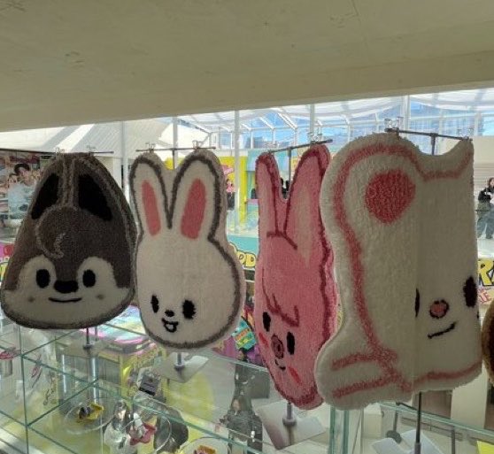 shoyoskz's tweet photo. skzoo and tasy rugs - odd&amp;fresh pop-up merch

cr: PaappyM https://t.co/gZdstfqJHf