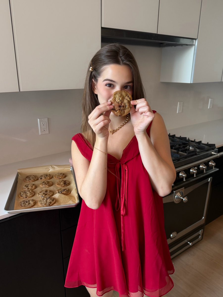 iniyaram2's tweet photo. Good morning kutties

Made protein cookies for my man😋😍

Nejamavey taste nalla irunthuchi😋❤️.

Feminine urge to always take care of your men 🤭🥰 https://t.co/6wR0Y8QBvp