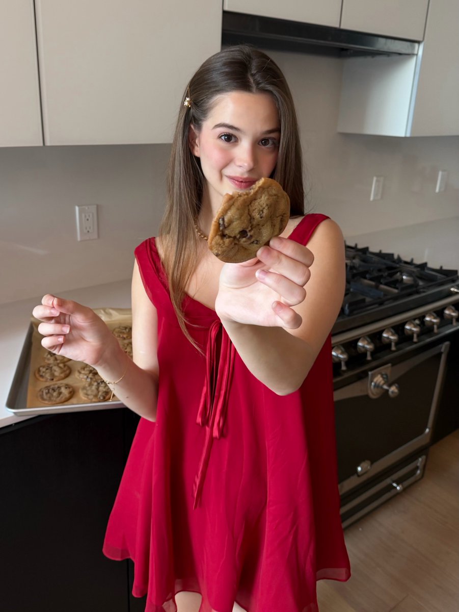 iniyaram2's tweet photo. Good morning kutties

Made protein cookies for my man😋😍

Nejamavey taste nalla irunthuchi😋❤️.

Feminine urge to always take care of your men 🤭🥰 https://t.co/6wR0Y8QBvp