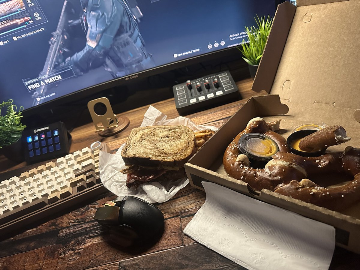 Fish_McNibble's tweet photo. Best sandwich just dropped. Me is hungy🤤 https://t.co/nunhY2V4Z7