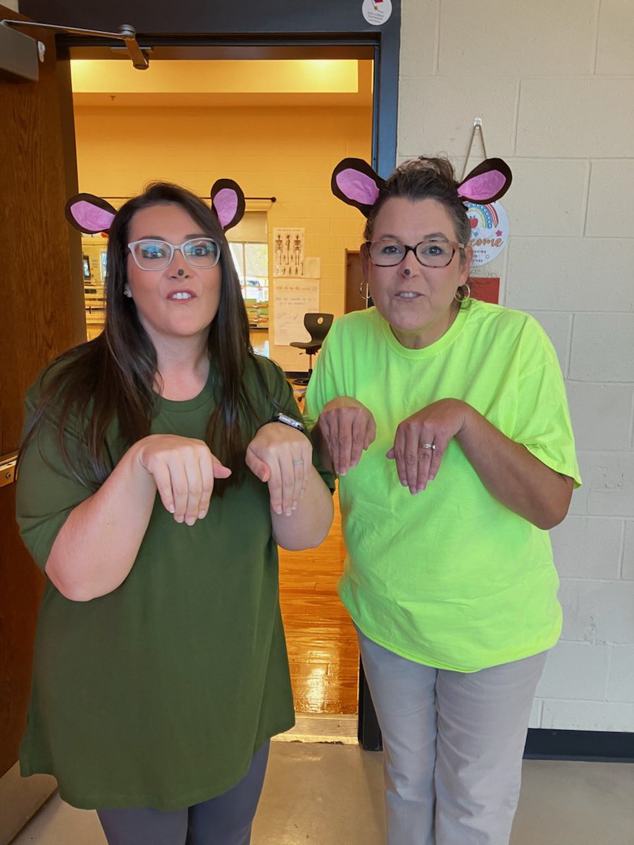 ajhsvols's tweet photo. HOCO Spirit Week Day 3: Disney Duos https://t.co/6DWIAFz71c