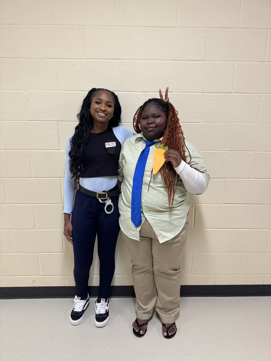 ajhsvols's tweet photo. HOCO Spirit Week Day 3: Disney Duos https://t.co/6DWIAFz71c