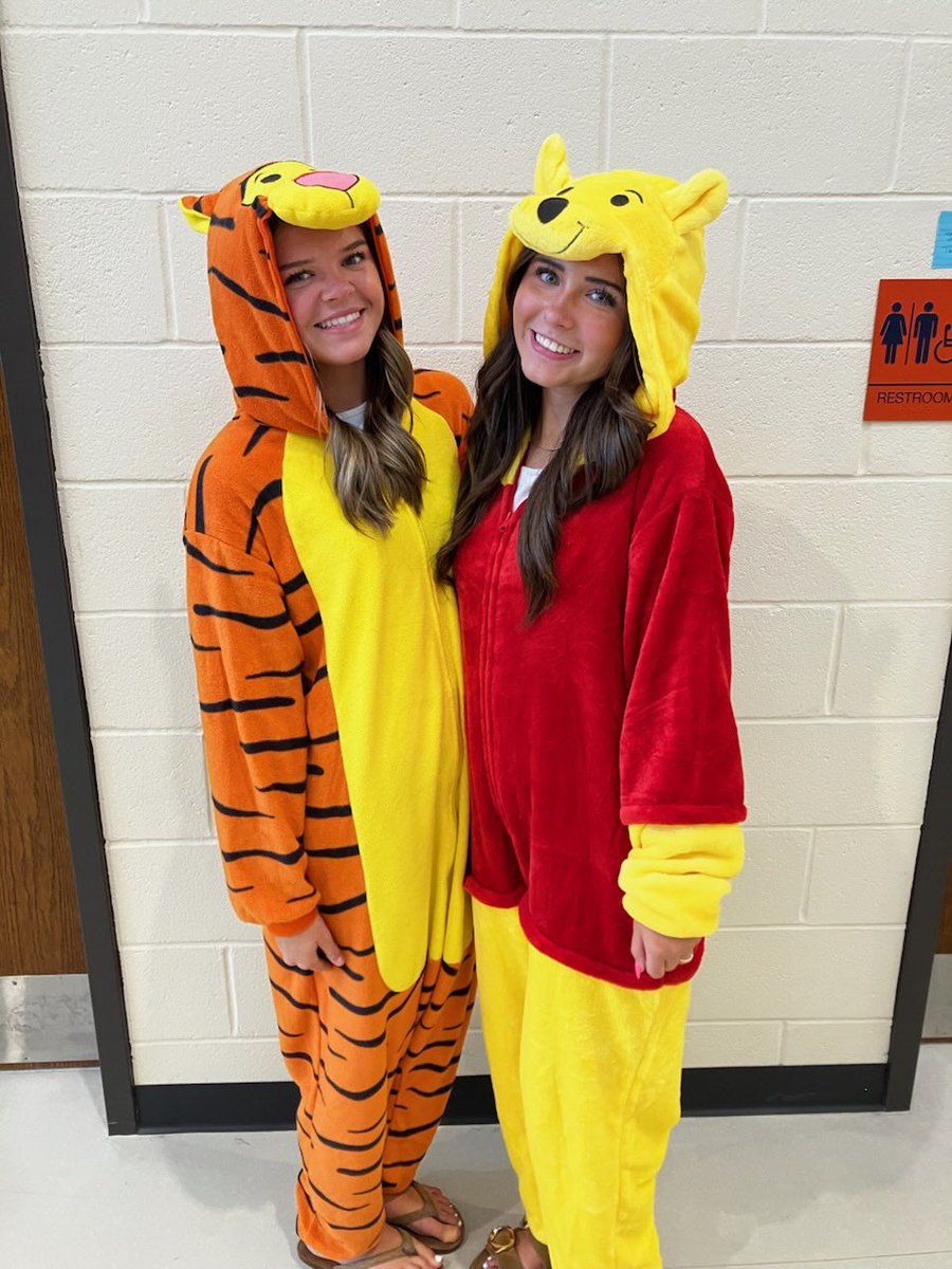 ajhsvols's tweet photo. HOCO Spirit Week Day 3: Disney Duos https://t.co/6DWIAFz71c