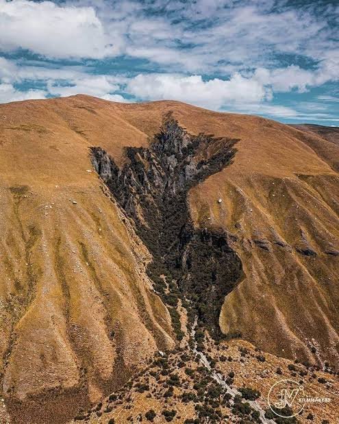 13w06a13b's tweet photo. Perú es tan clave e icónico, que tiene una falla geográfica en Ancash que forma el contorno del mapa del Perú ❤ https://t.co/Mnf2QAPVL9