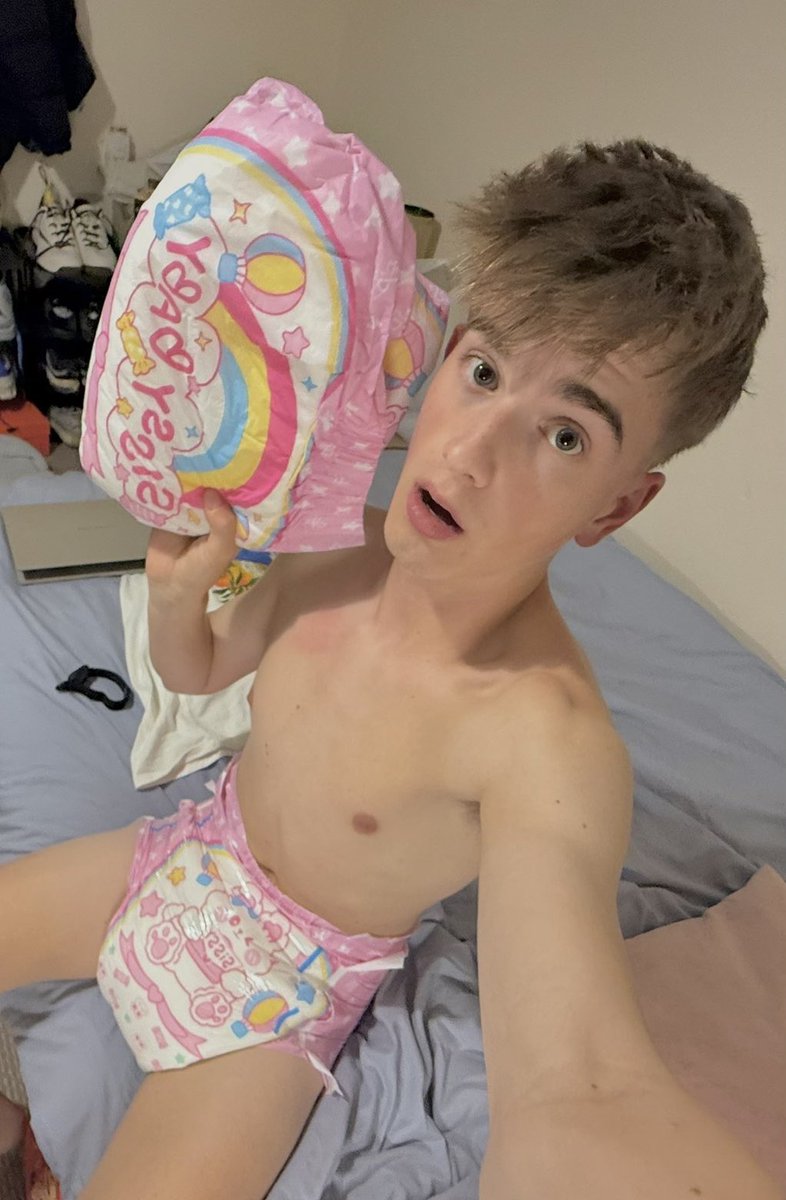ukdiaperboy1's tweet photo. This Dom and Master is looking for a new roster of diaper subs , cash fags, pathetic subs of any kind.

I exist I humiliate expose and control you and you exist to do exactly what I say when I say. 

What are you waiting for, dm me ;)

#subs #master #dom #kink #exposed #control https://t.co/ggskSxGebX
