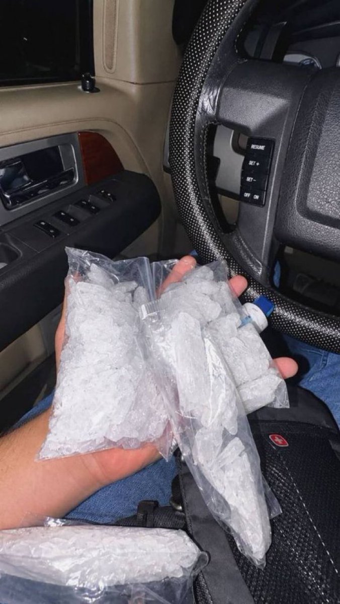 korolyuri's tweet photo. How long does meth stay in your system if u only hit it twice

#drugtwt #methtwt  #drugs #shedtwt https://t.co/w6NW2g03BI