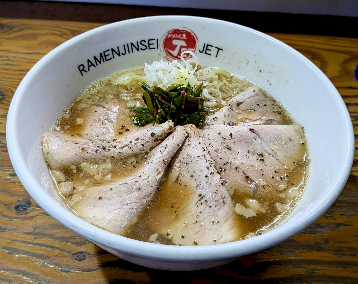 jetjpn's tweet photo. 「ロイヤルポークの背あぶら肉そば」は、現在ご用意している分をもちまして、限定販売を終了いたします。

たくさんのご注文、ありがとうございます。

残りわずかとなりますので、まだお召し上がりでない方は、ぜひこの機会にご賞味ください。

皆様のご来店お待ちしております🍜 https://t.co/USP817nVDQ