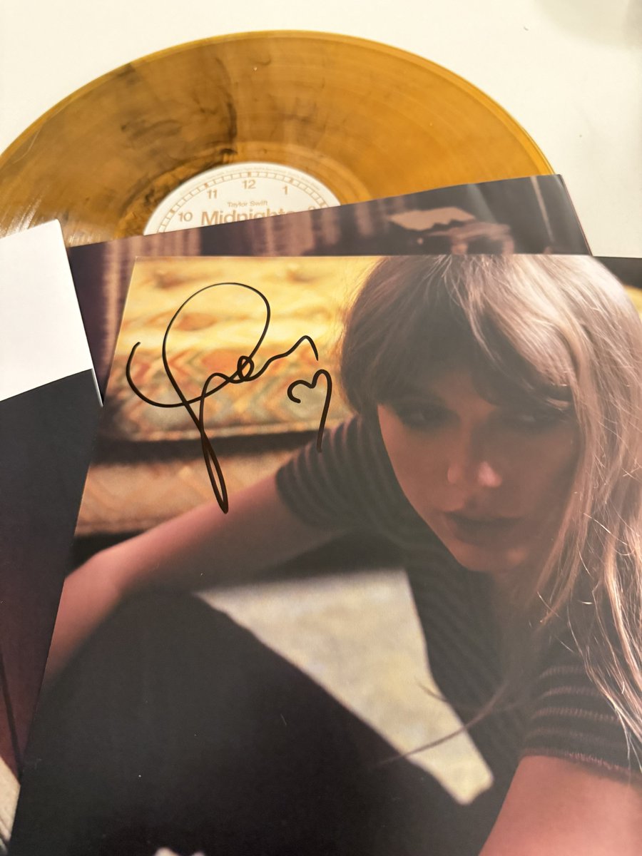 swiftcanadian13's tweet photo. What a perfect gift for #4YearsofMidnighTS.
Sheβs absolutely gorgeous π«Άπ»π₯Ί https://t.co/UnhXuaP5kv