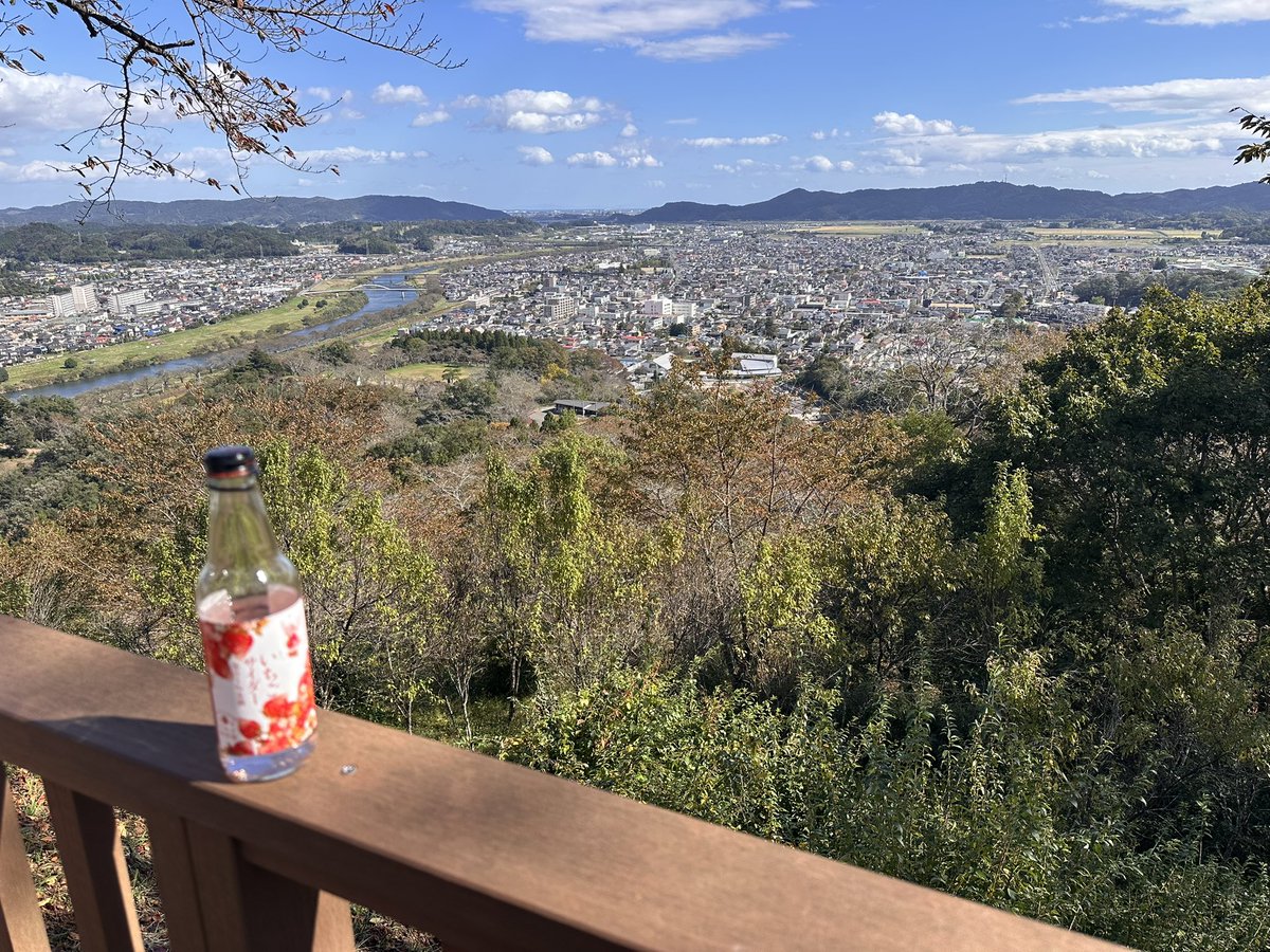 Barrel_Rider9T's tweet photo. 景色のいい展望台で平日に、お土産売り場で売ってる炭酸を飲む。なんという贅沢か https://t.co/LBECoK7Cs8