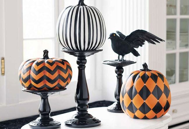 CompassOKC's tweet photo. 🎃Painted Pumpkins🎃
Make your Halloween pumpkins even more festive with patterns such as stripes, chevron, or diamonds to give the holiday a stylish spin. https://t.co/5tE8KPvOx4