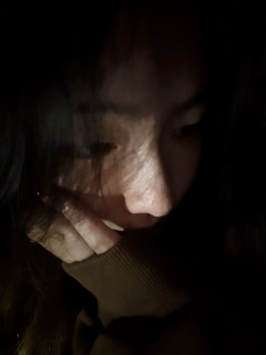 noLuzy_'s tweet photo. 东亚人的鼻梁不够高
所以哭的时候左眼眶的泪会滑到右眼眶再滑到耳边
像把苦重复了一遍又听了一遍 https://t.co/mDM13CTZdO