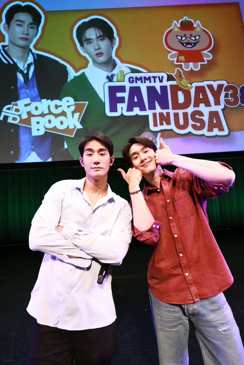 forceofficial_'s tweet photo. สรุปที่มาของแท็กและคีย์เวิร์ดวันนี้ สำหรับใครที่กดเข้ามานะคะ

- ฟอสบุ๊คมีแฟนเดย์ครั้งแรกที่อเมริกา
- ทัวร์ด้วยกัน 2 เมือง
- ที่ชิคาโก้ และ ซาน อันโตนิโอ
- ทุกคนตื่นเต้นมาก รวมถึงแฟนๆ ชาวไทย เลยตั้งนาฬิกาปลุกตี 5 มาช่วยกันเทรนด์

FORCEBOOK FANDAY IN IL
#FORCEBOOKxFANDAY38CHICAGO https://t.co/hFlm6WetxF