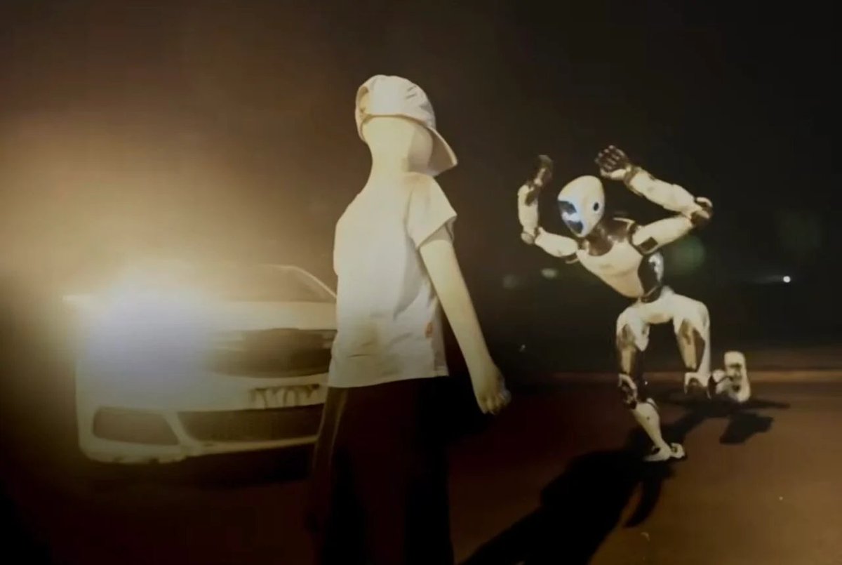 Shadowbat's tweet photo. RISE OF THE MACHINES DEPT PARTE DEUX:

The Robot in Unitree’s New Ad Looks Ready to Commit—and Fight—Crimes
https://t.co/hFXDR1TSek https://t.co/Jy3iwLh5e7