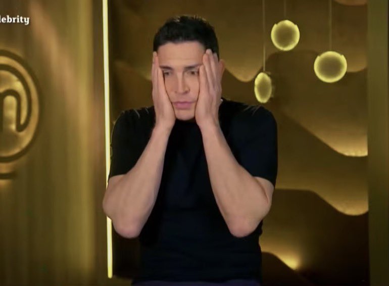 UnReTuit's tweet photo. Yo todas las mañanas viendo que todavía me quedan 40 años para jubilarme 

#MasterChefCelebrity https://t.co/bmLDpVkwCw