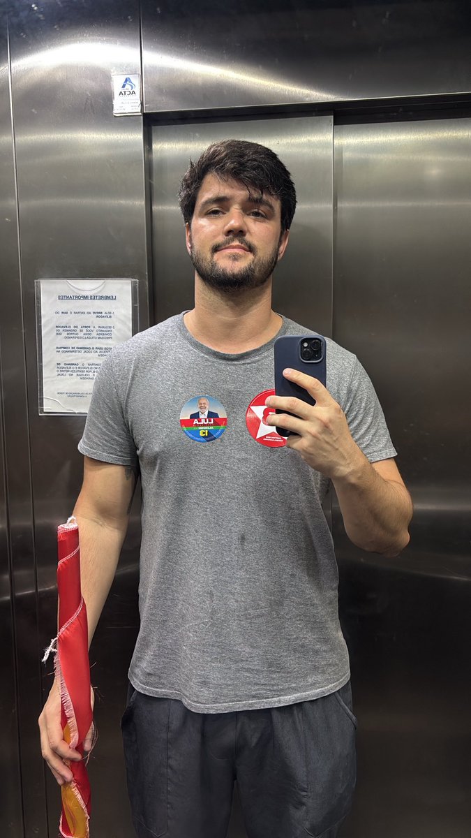 andrecaa's tweet photo. depois de 12h de plantão, fui ali defender a democracia.  a gente se encontra em alguma esquina do Recife https://t.co/zthgSPrsAr