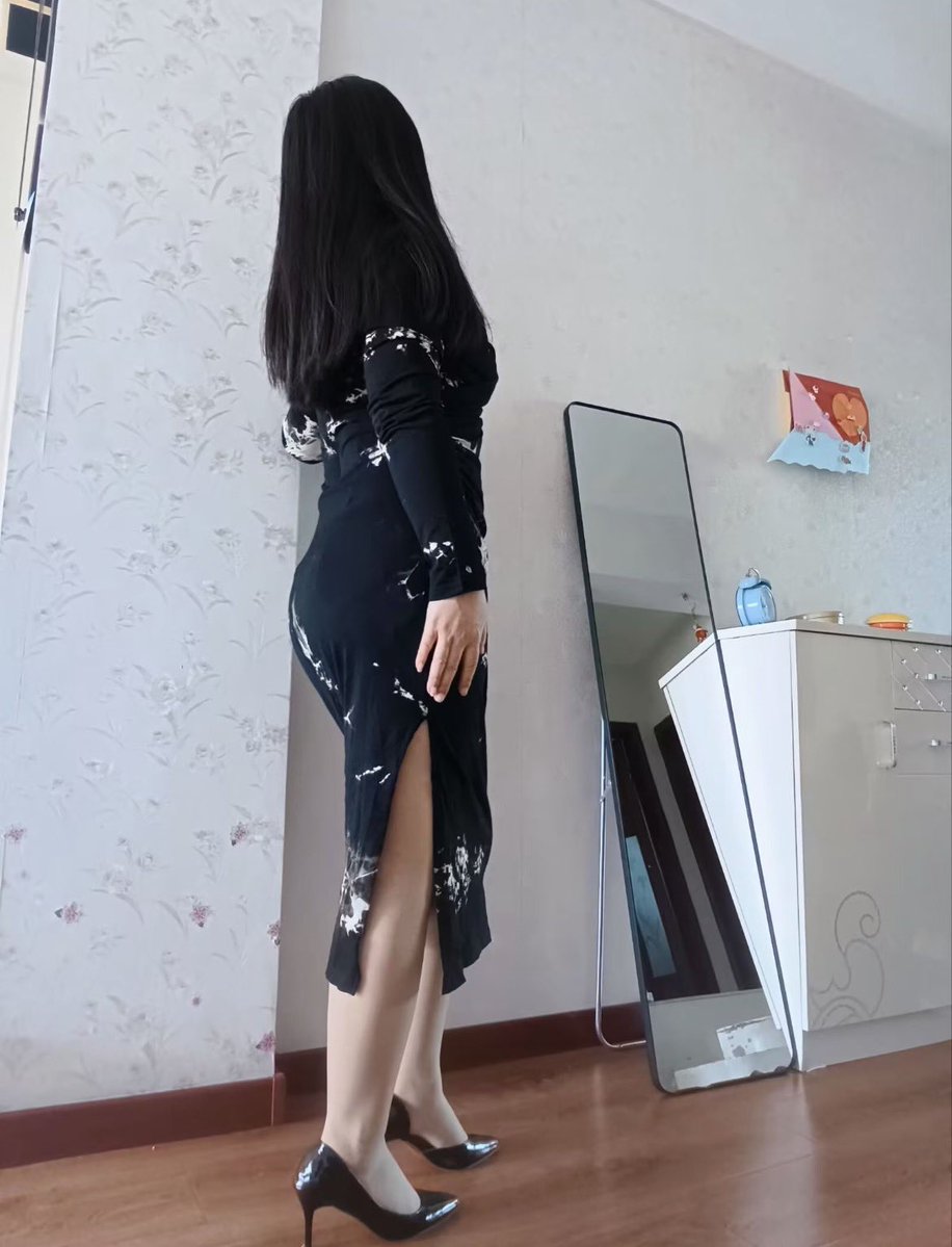 Jiefusxku's tweet photo. 不管是和姐夫，还是和老公，做爱的时候我都让他们不要戴套。
其实我早就知道了，在和姐夫发生关系一年左右的时候，我就去医院检查了，输卵管堵塞。
我不想去做手术，没有孩子也挺好的。每次看到姐姐的孩子，我都会把她当成自己的女儿。
自己最爱的男人和姐姐的孩子，和我自己生的没有区别。 https://t.co/ACkifjtbL0