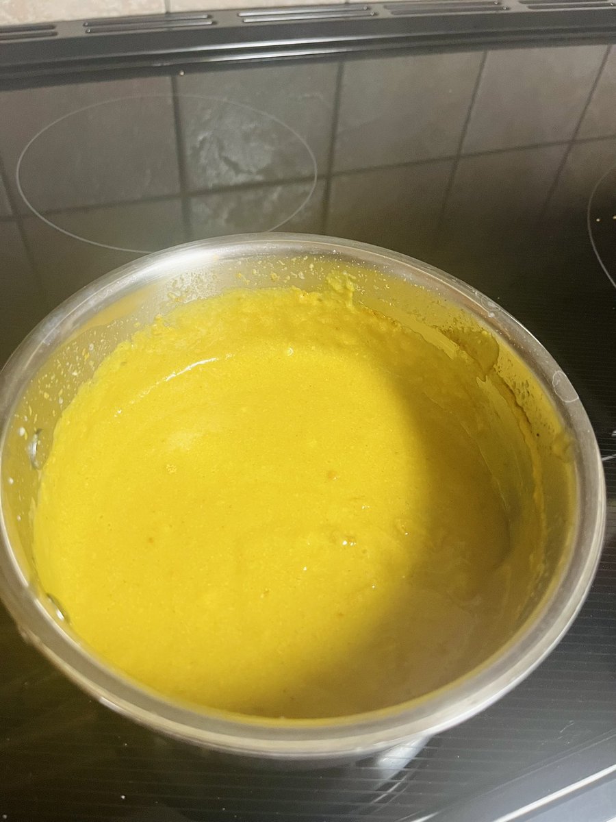 samglover_data's tweet photo. Making a vegan cheesy broccoli, chickpea and quinoa bake.  I haven’t been hitting my protein macros.  It’s challenging to cook everyday so I have to make enough for the week. https://t.co/y4XyMB4A66