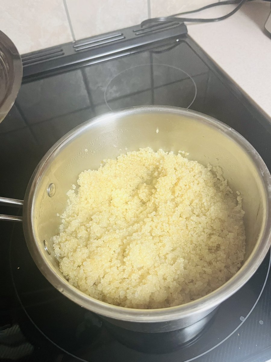 samglover_data's tweet photo. Making a vegan cheesy broccoli, chickpea and quinoa bake.  I haven’t been hitting my protein macros.  It’s challenging to cook everyday so I have to make enough for the week. https://t.co/y4XyMB4A66