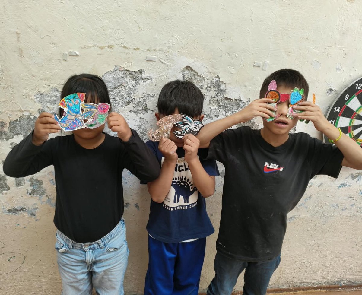 ach_CDMX's tweet photo. El día de hoy, acudimos al Centro de Día @DIFCDMX Tepito 2. ☠️🎃Entre historias y leyendas, entre sustos y risas, realizamos una serie de talleres con el objetivo de que niñas y niños identifiquen, nombren y expongan las tradiciones que tienen en torno al día de muertos🎈🎊
#NosVemosEnElCentro #FyP