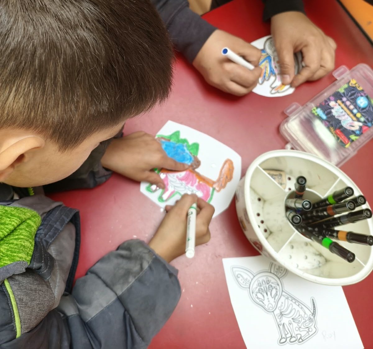 ach_CDMX's tweet photo. El día de hoy, acudimos al Centro de Día @DIFCDMX Tepito 2. ☠️🎃Entre historias y leyendas, entre sustos y risas, realizamos una serie de talleres con el objetivo de que niñas y niños identifiquen, nombren y expongan las tradiciones que tienen en torno al día de muertos🎈🎊
#NosVemosEnElCentro #FyP