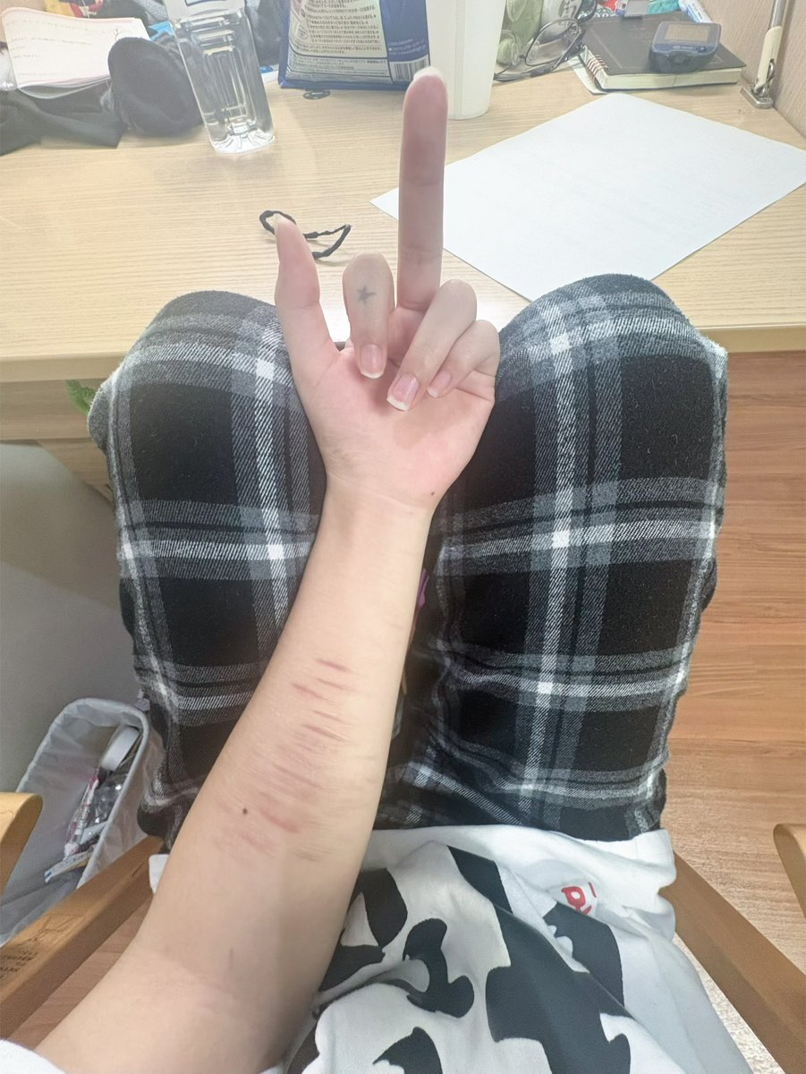 prgbrn's tweet photo. ほんとに死にたい https://t.co/ZVZyIizmga