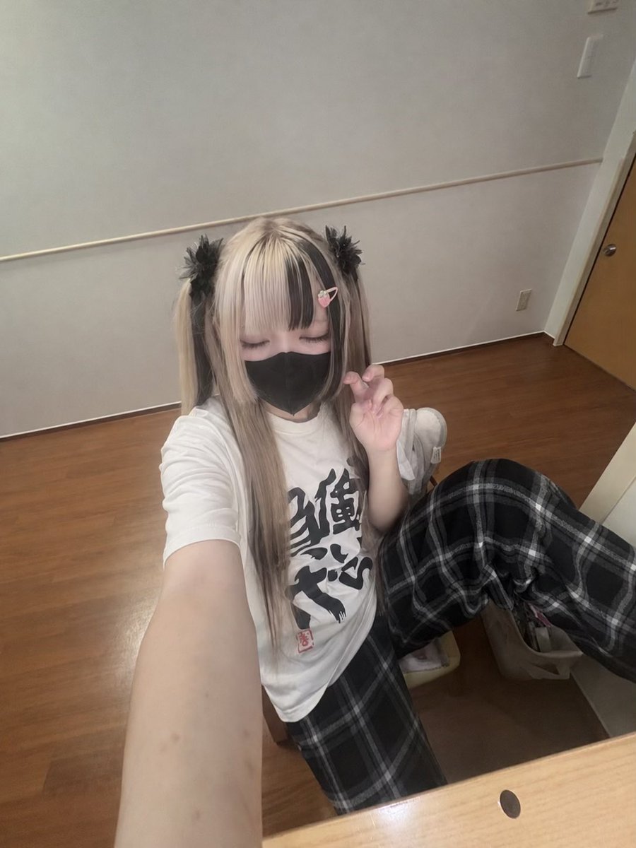 prgbrn's tweet photo. ほんとに死にたい https://t.co/ZVZyIizmga