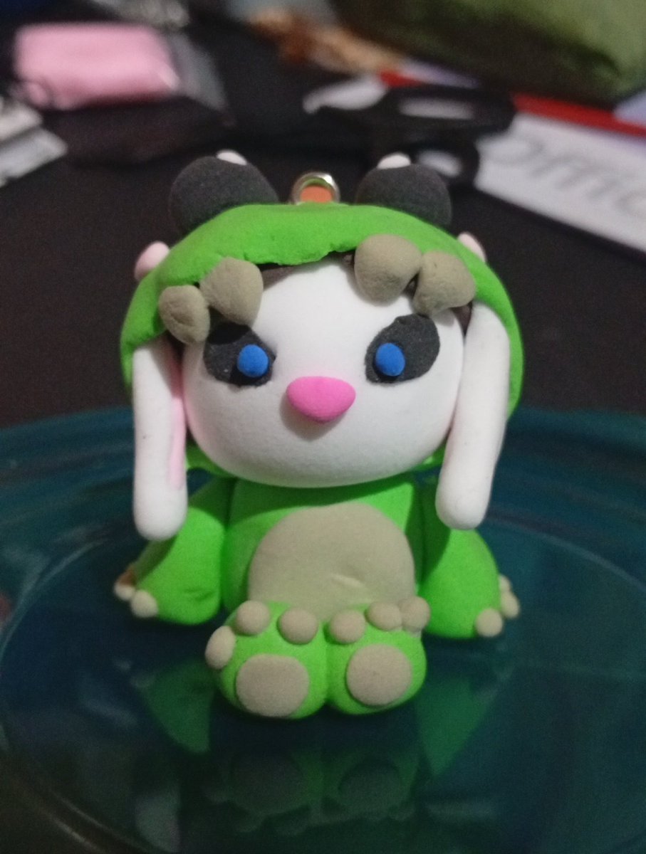 nyyy_y_'s tweet photo. Mhm, a falta de merch del furro pues 🧘‍♀️ https://t.co/babX2C9JXe
