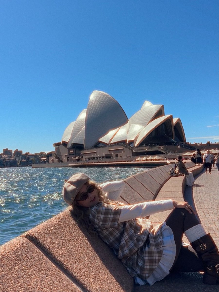 _Nwi2's tweet photo. Sydney feels like sunshine, baby. I could keep this on repeat forever. https://t.co/k14bds5Fhp