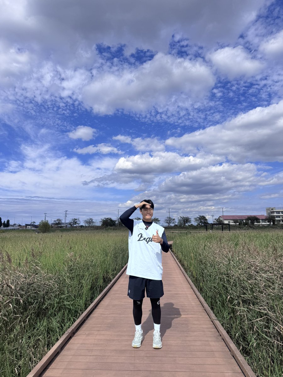 hoodi_thespace's tweet photo. 살 빠졌다는 말에 머리 크기도 줄었냐고 물어보는 정우주 https://t.co/X00VLR3912