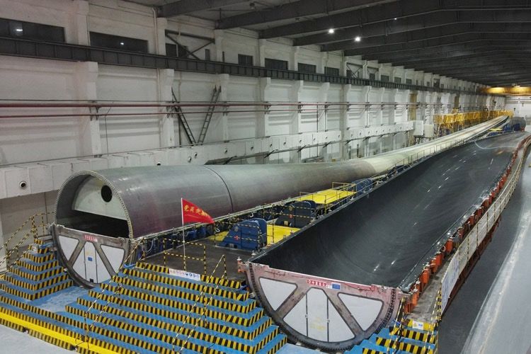 IndianTechGuide's tweet photo. 🚨 China-based Envision Energy has opened a new wind turbine blade manufacturing plant in Bavla, Gujarat. 🇮🇳 https://t.co/iaNaf7eWEJ