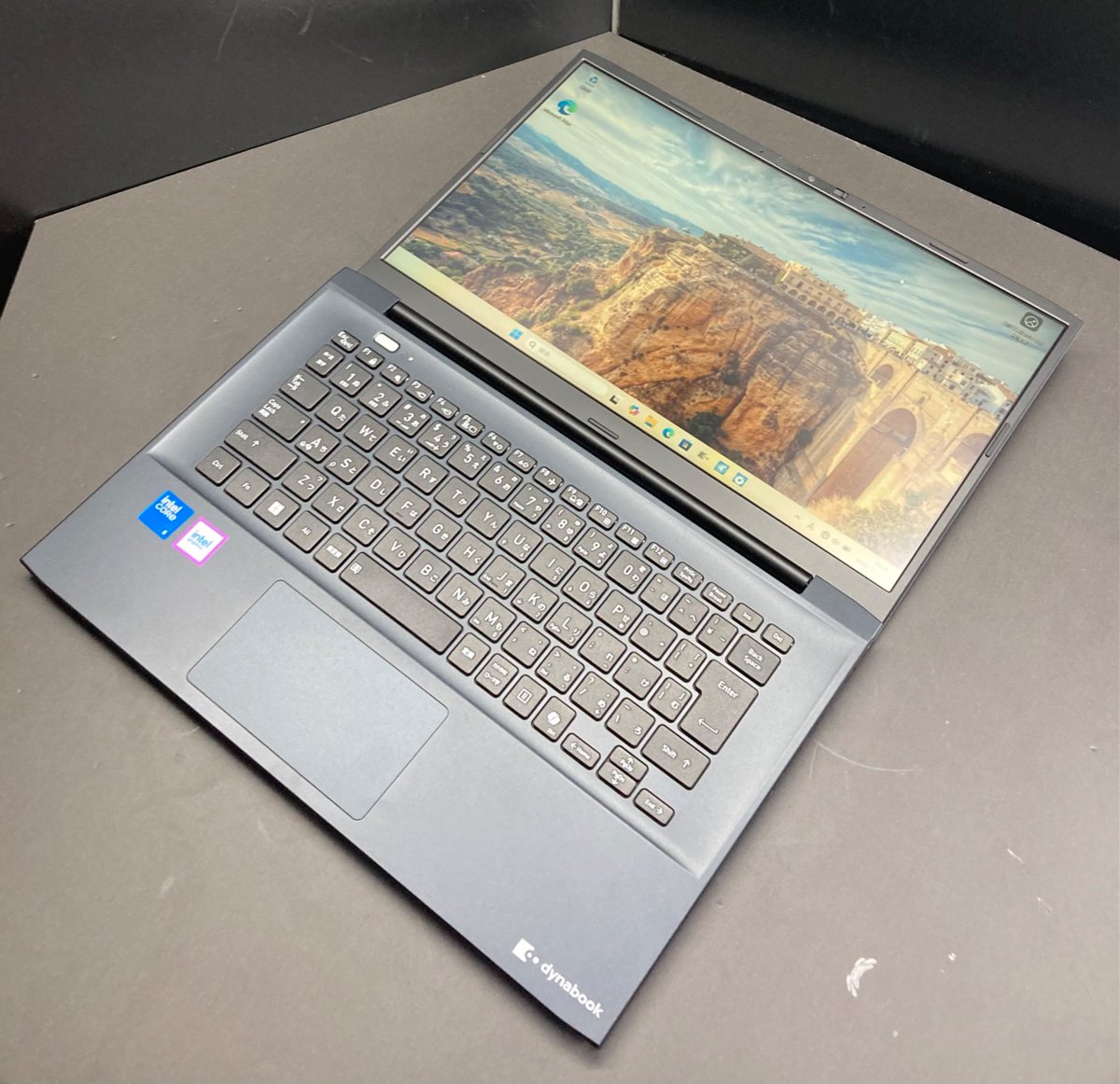 sofmap_reuse's tweet photo. 事務作業からオンライン会議まで快適な1台

『dynabook M6 オニキスブルー』
税込 129,980円 (Aランク品)

✨オススメポイント
・複数作業もスムーズな16GBメモリ
・対面作業にも便利な180度開閉���能な液晶
・Officeも付いてます

【ソフマップなんば店】にて販売中
リンクはツリーに👇 https://t.co/6YIEyF8WvS